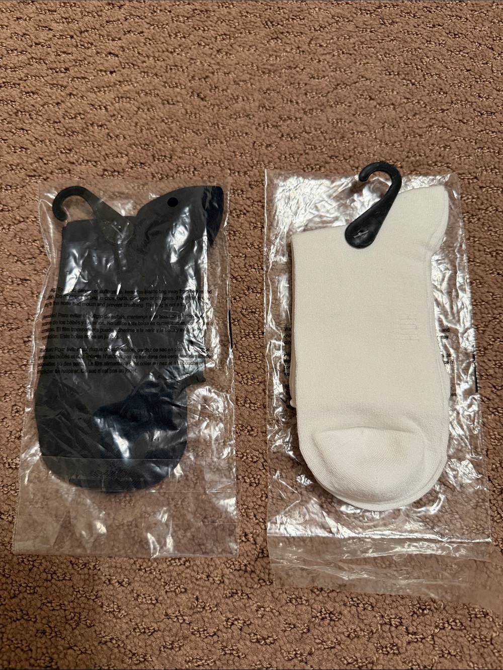 NWT Hue ruffle edge ankle socks - Picture 2 of 3